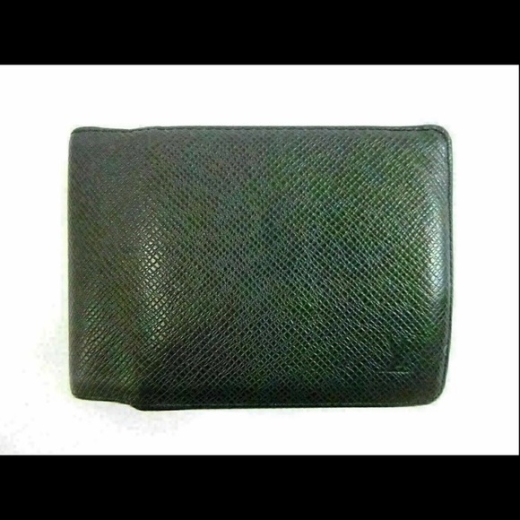 Authentic LV Taiga Green Wallet - Picture 1 of 8